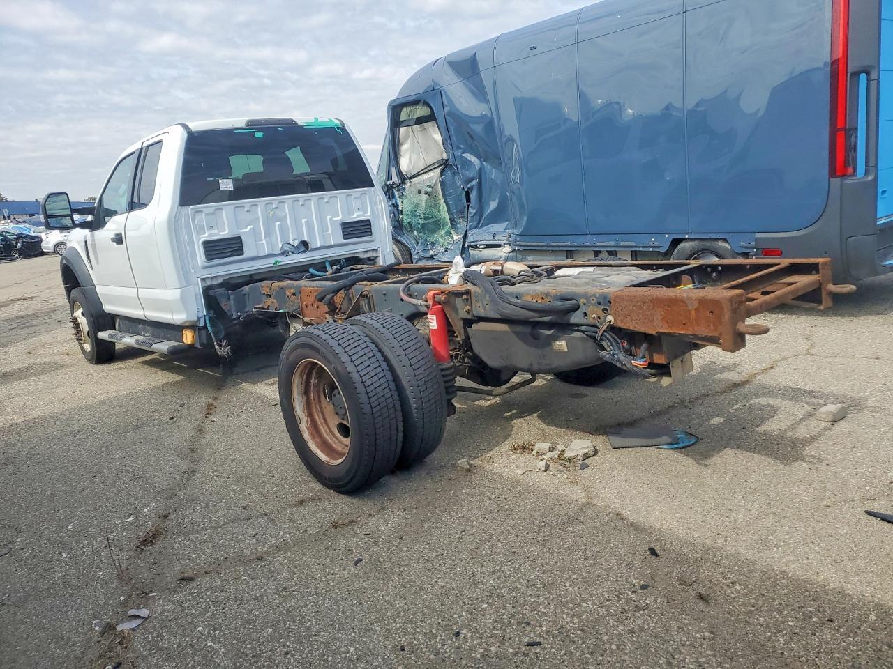 2017 Ford F550 Super Duty Truck Cab AND Chassis