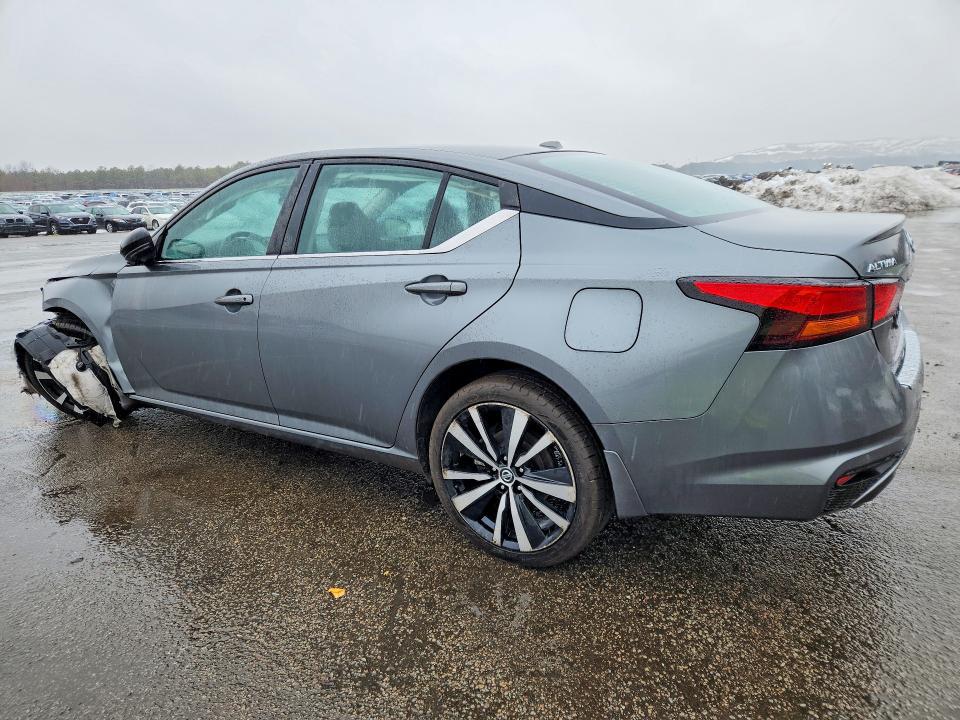 2020 Niss Altima