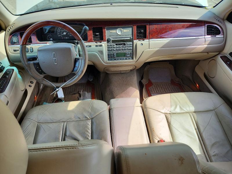 2005 Lincoln Town car Signature Limited