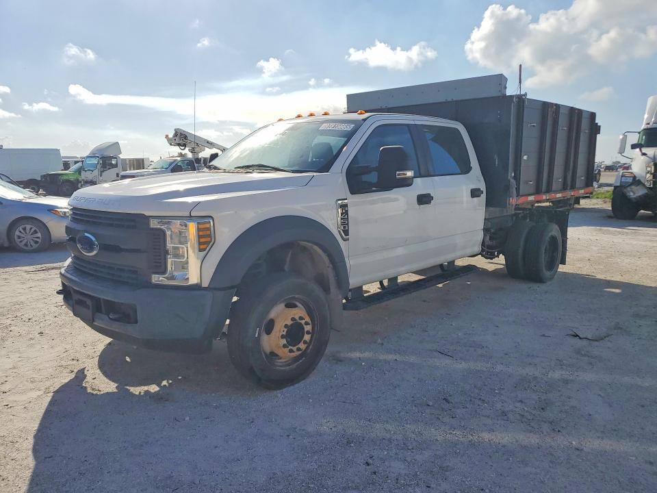 2018 Ford F450 Super Duty Flatbed Truck