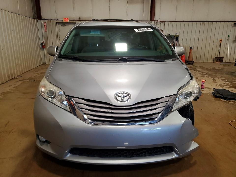 2017 Toyota Sienna xle Premium 7-passenger