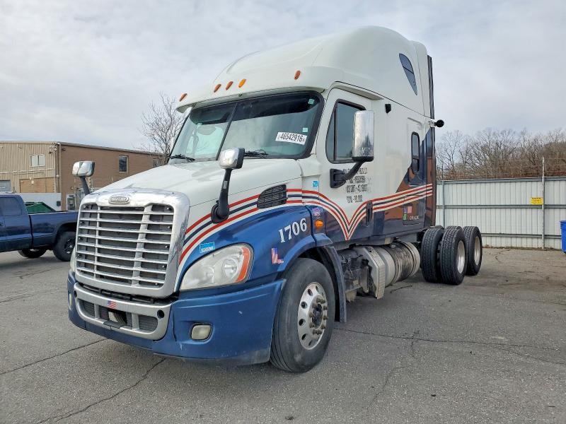 2013 Freigliner 2013 Freightliner Cascadia Semi Truck