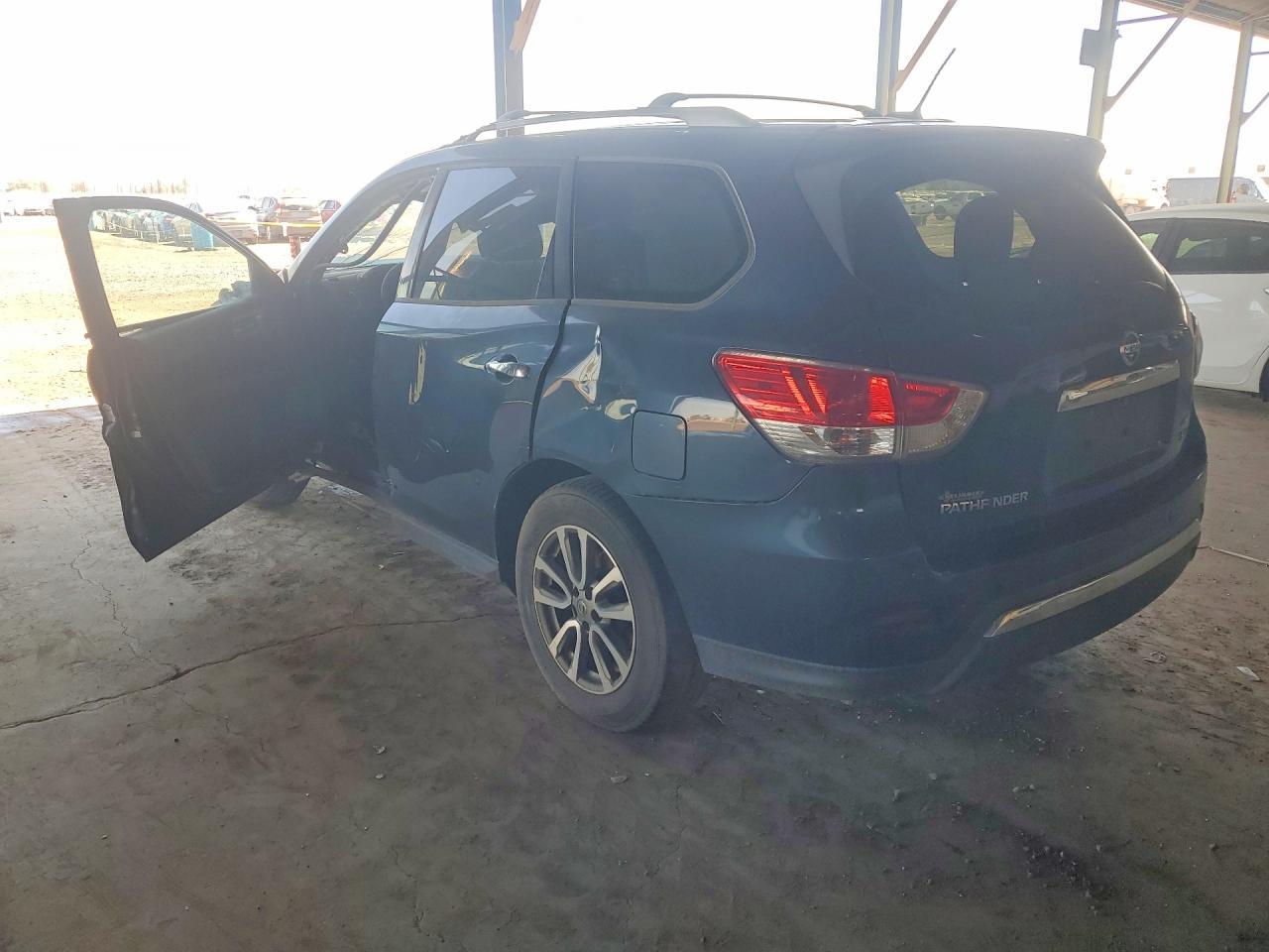 2016 Nissan Pathfinder sv