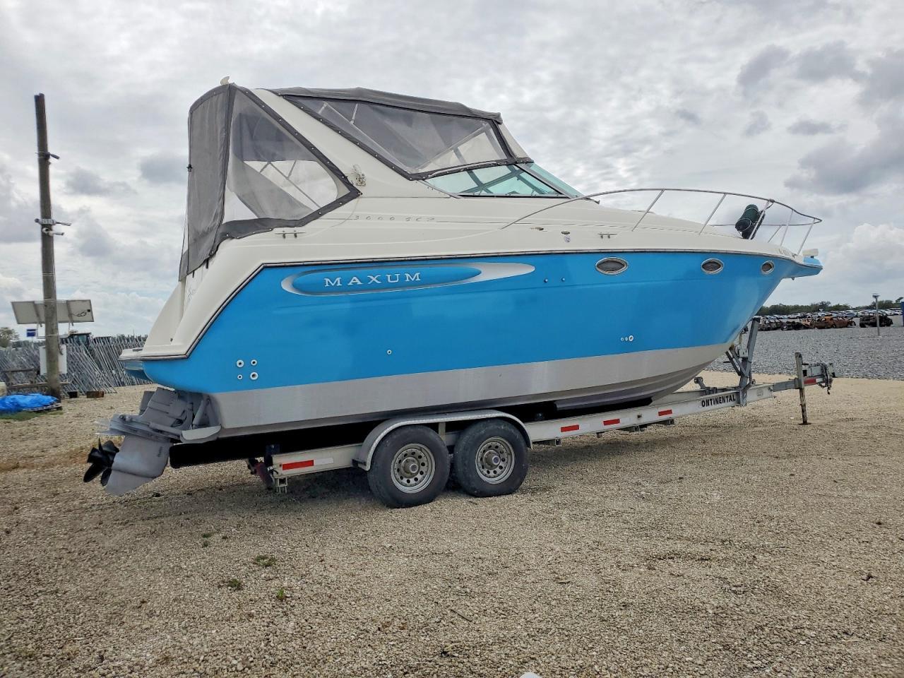 2000 Maxxo Boat