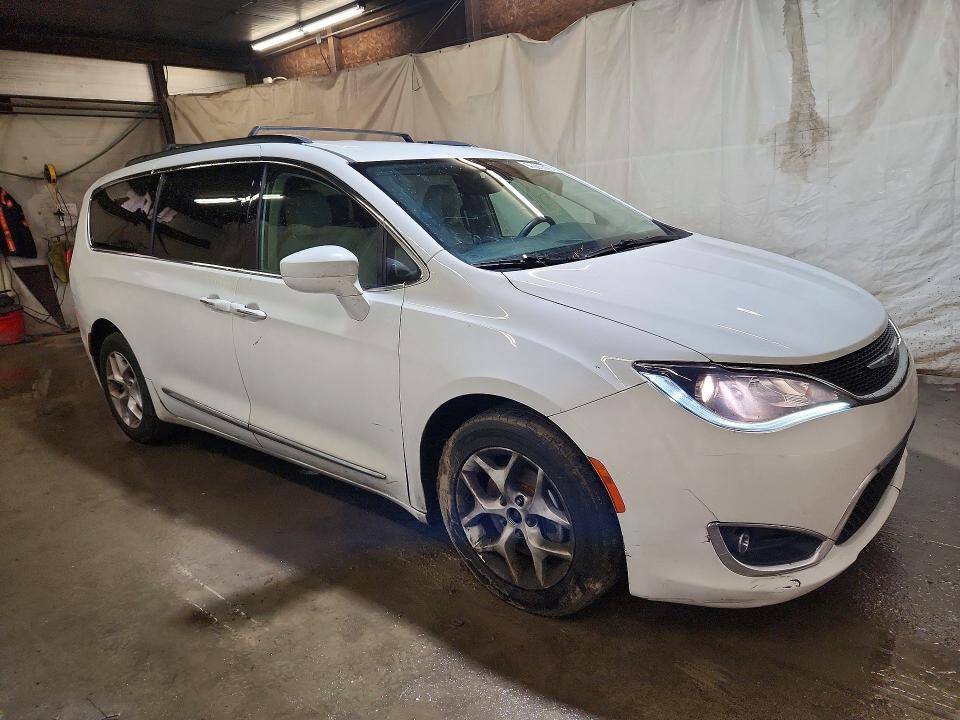 2017 Chrysler Pacifica Touring l