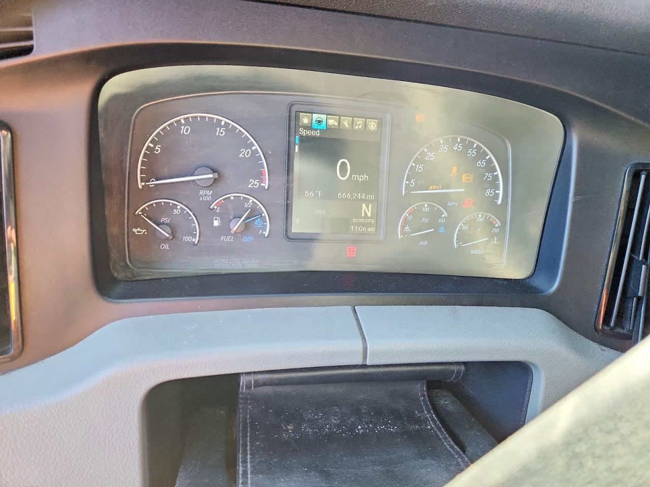 2021 Freigliner 2021 Freightliner Cascadia 126 Semi Truck