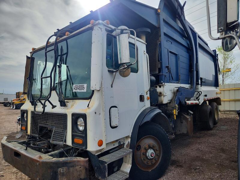 2004 Mack Mr Refuse Truck