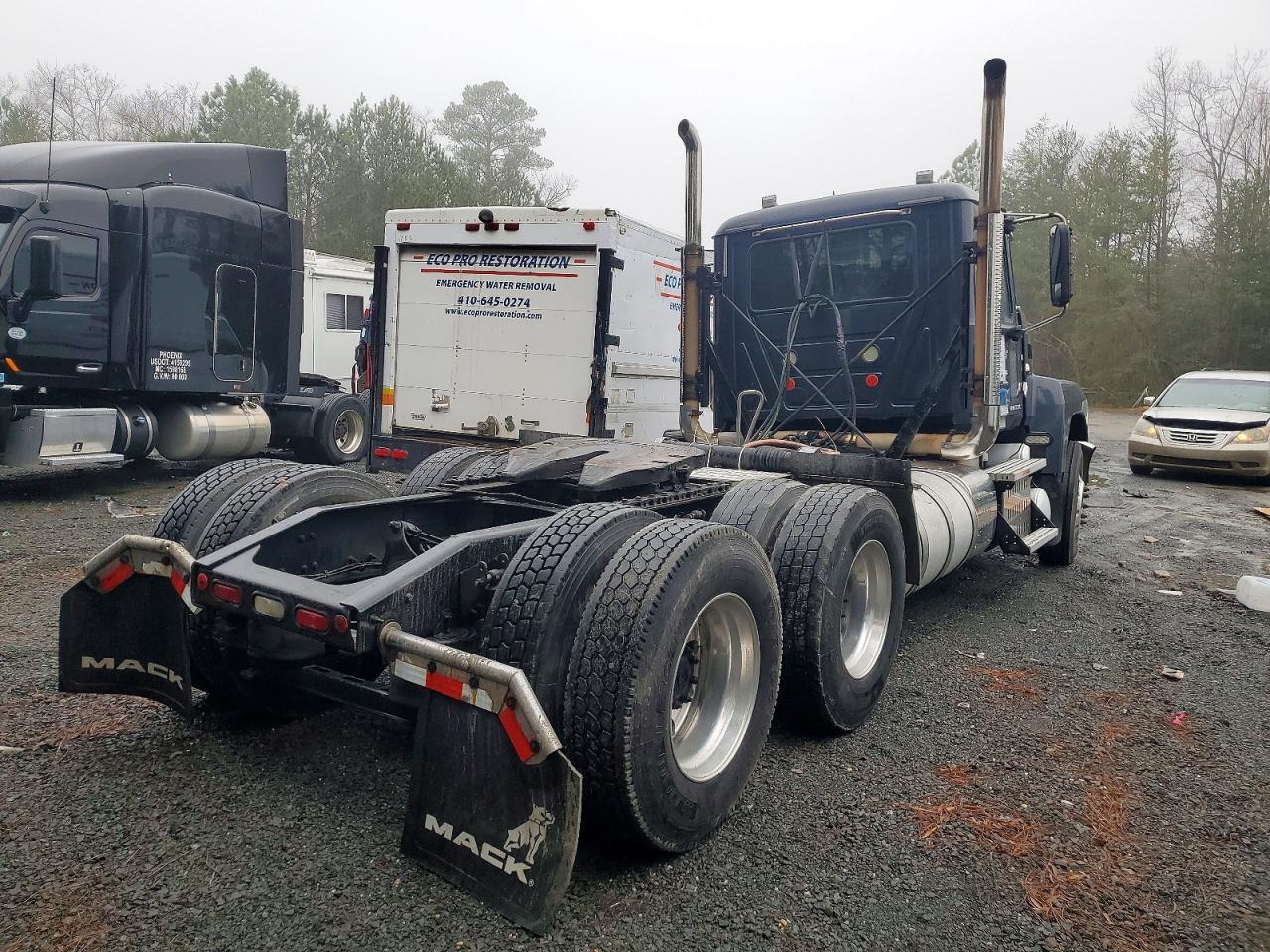 2017 Mack CHU613 Semi Truck