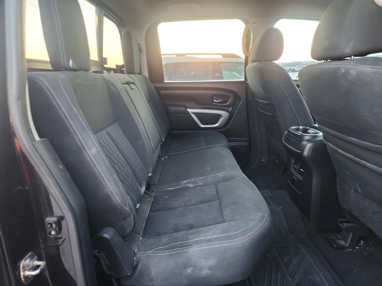 2017 Nissan Titan SV