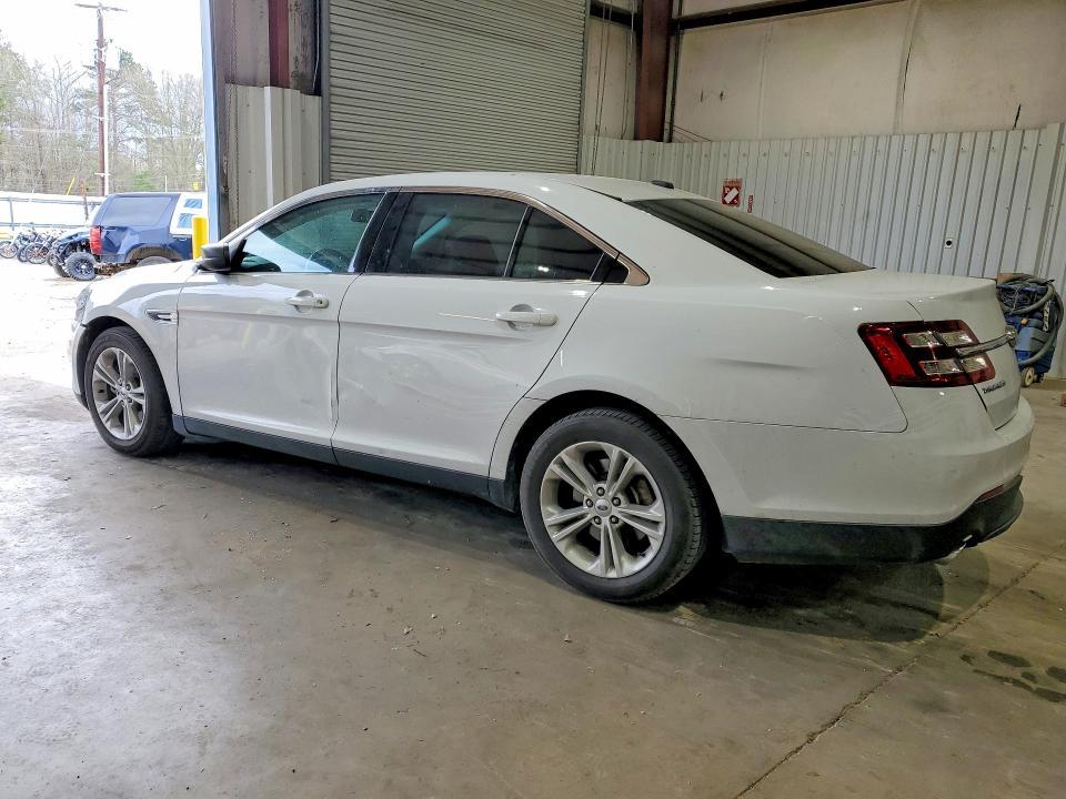 2018 Ford Taurus se