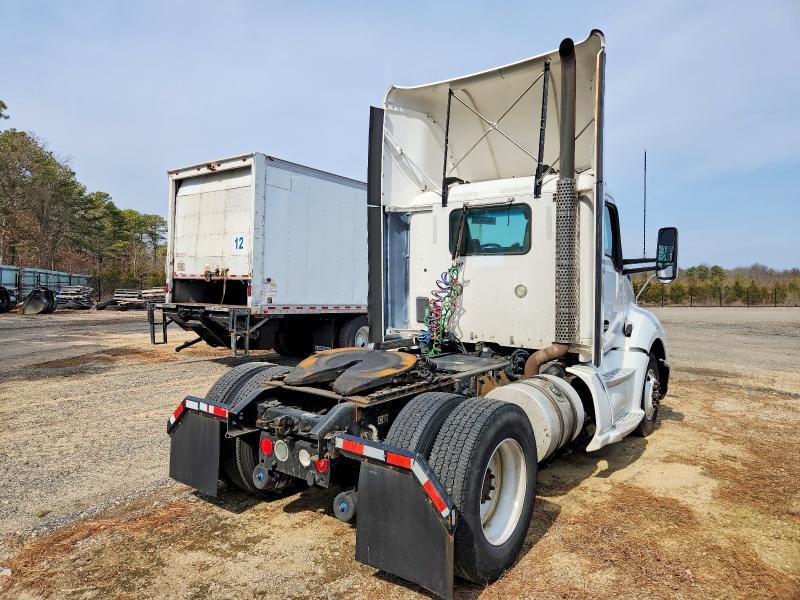 2014 Kenworth T680 Semi Truck