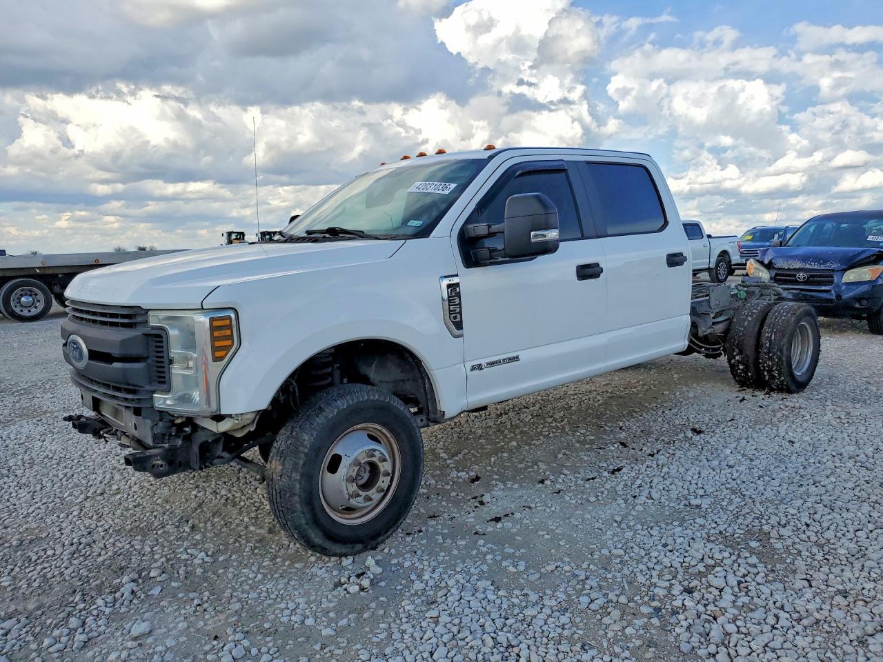 2019 Ford F350 Super Duty Truck Cab AND Chassis