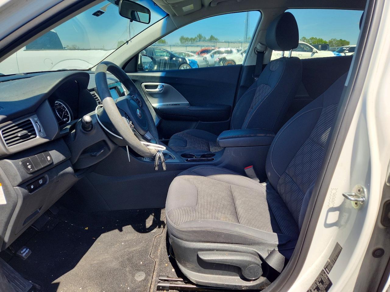 2017 KIA Niro lx