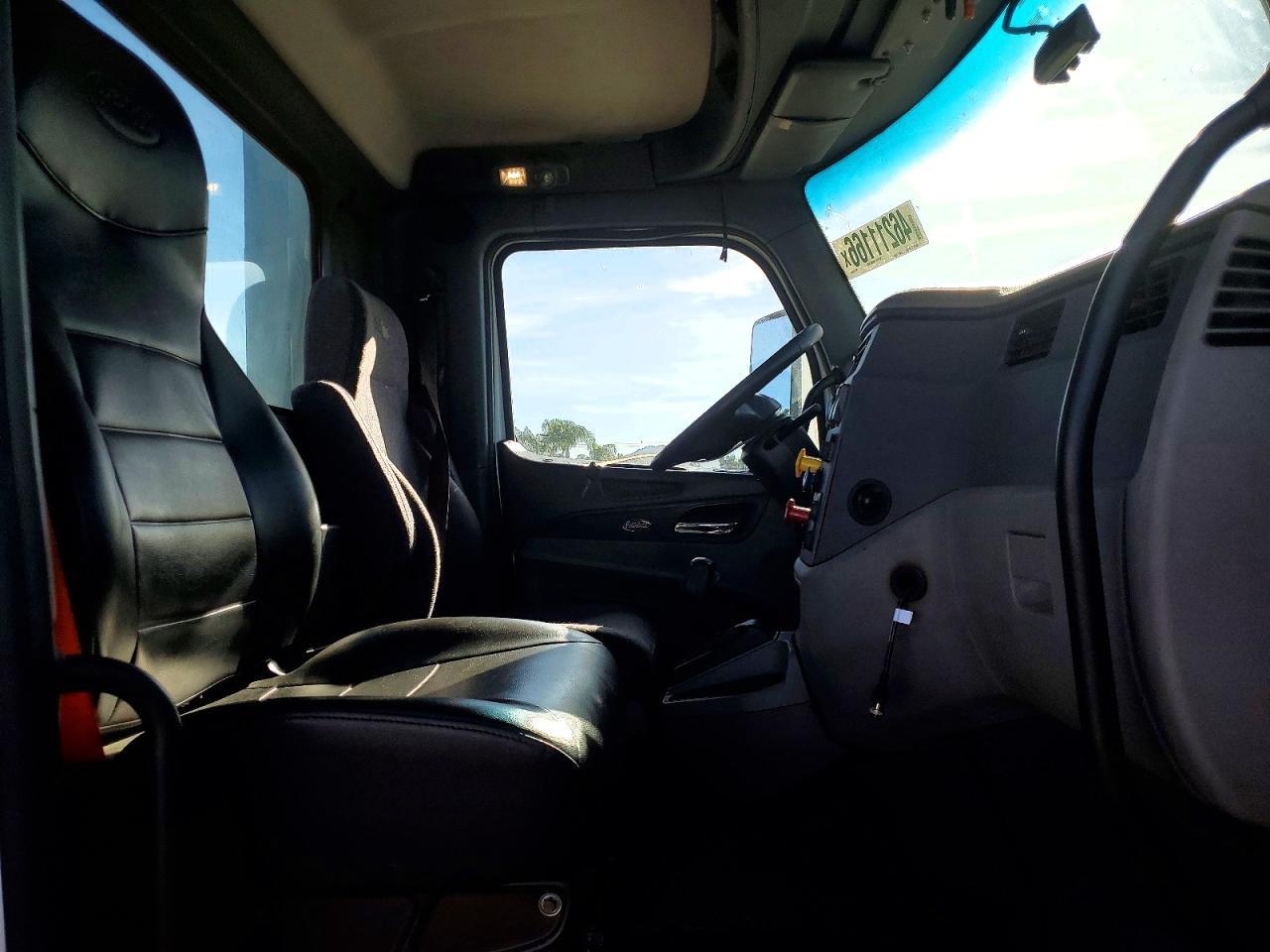 2017 Peterbilt 579 Semi Truck
