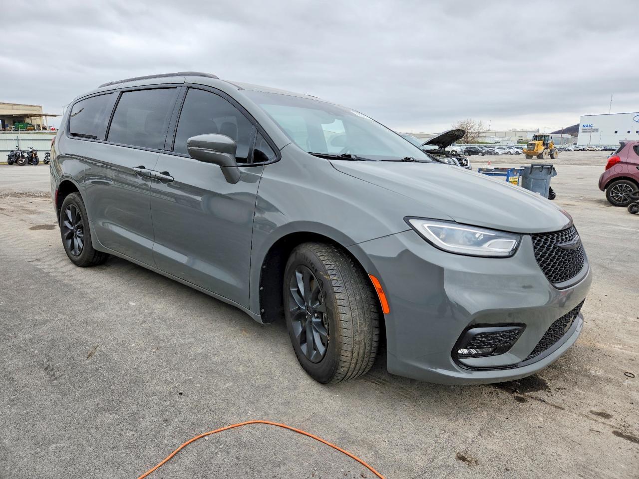 2021 Chrysler Pacifica Touring l