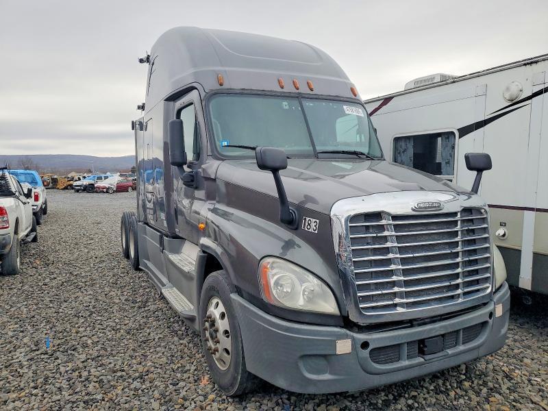 2018 Freightliner Cascadia 125 Semi Truck