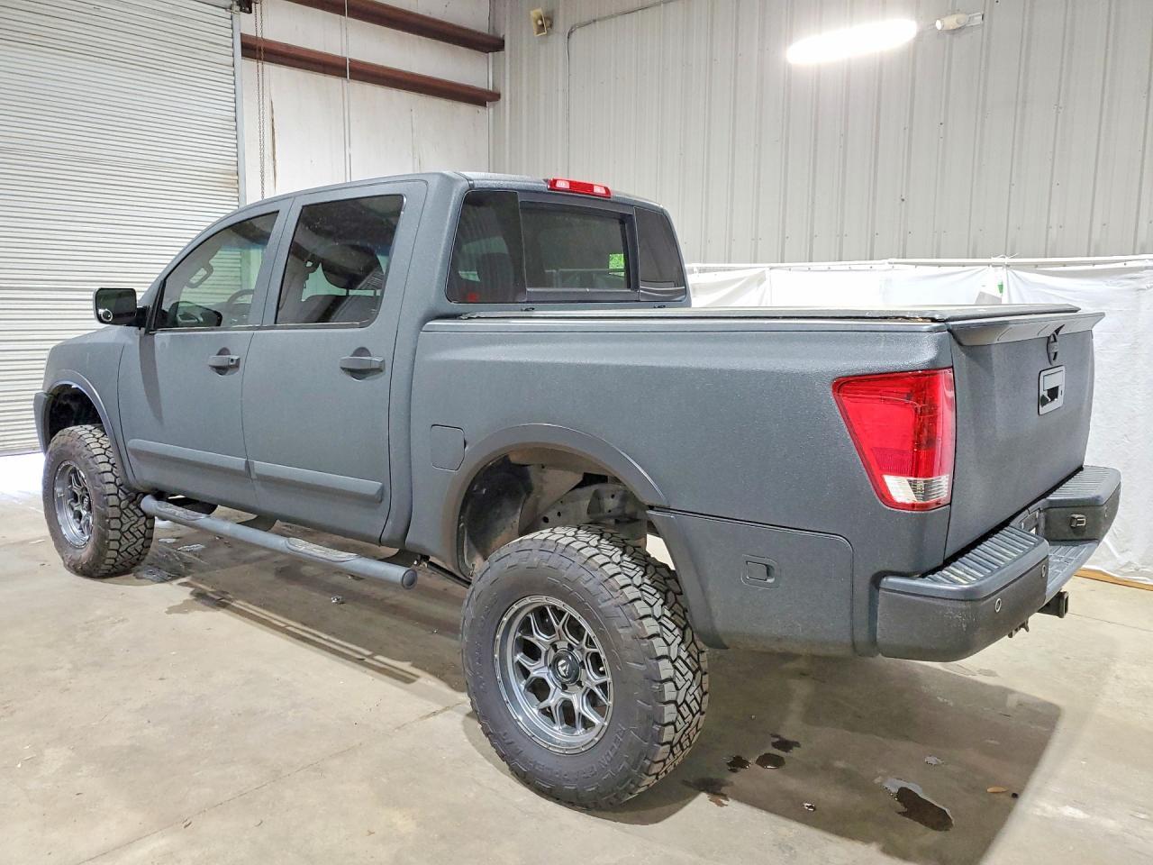 2013 Nissan Titan SV