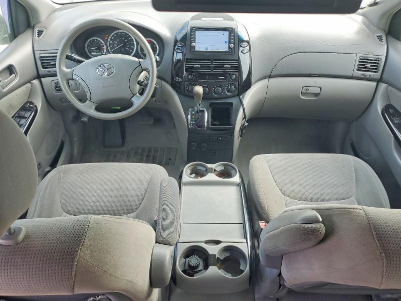2004 Toyota Sienna le 7 Passenger