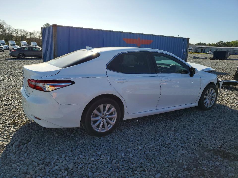 2020 Toyota Camry le