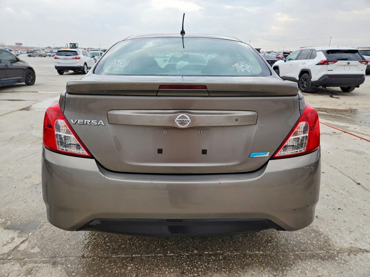 2015 Nissan Versa 1.6 s Plus