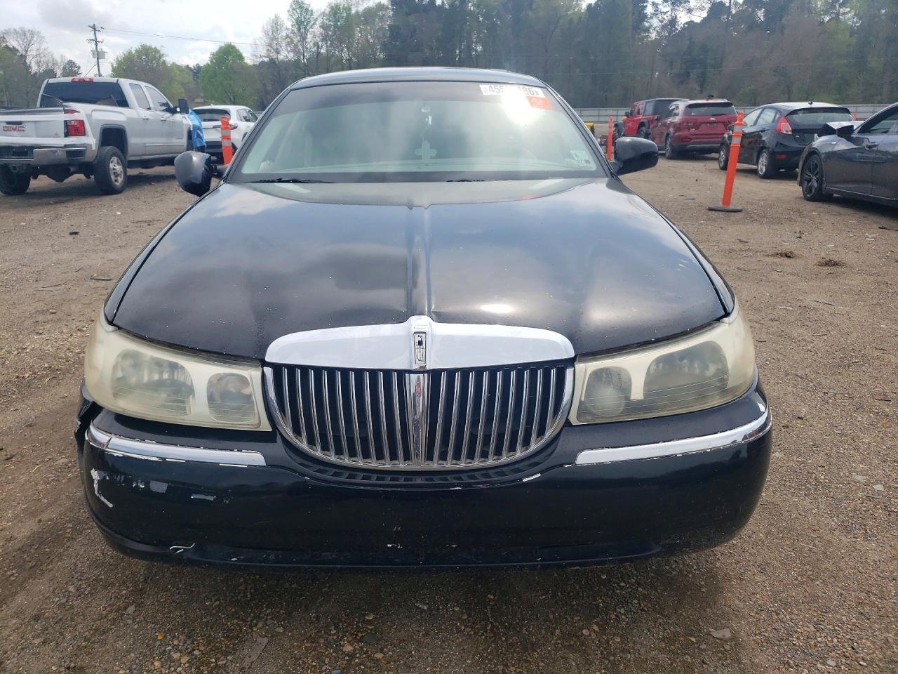 2000 Lincoln Town car Executive