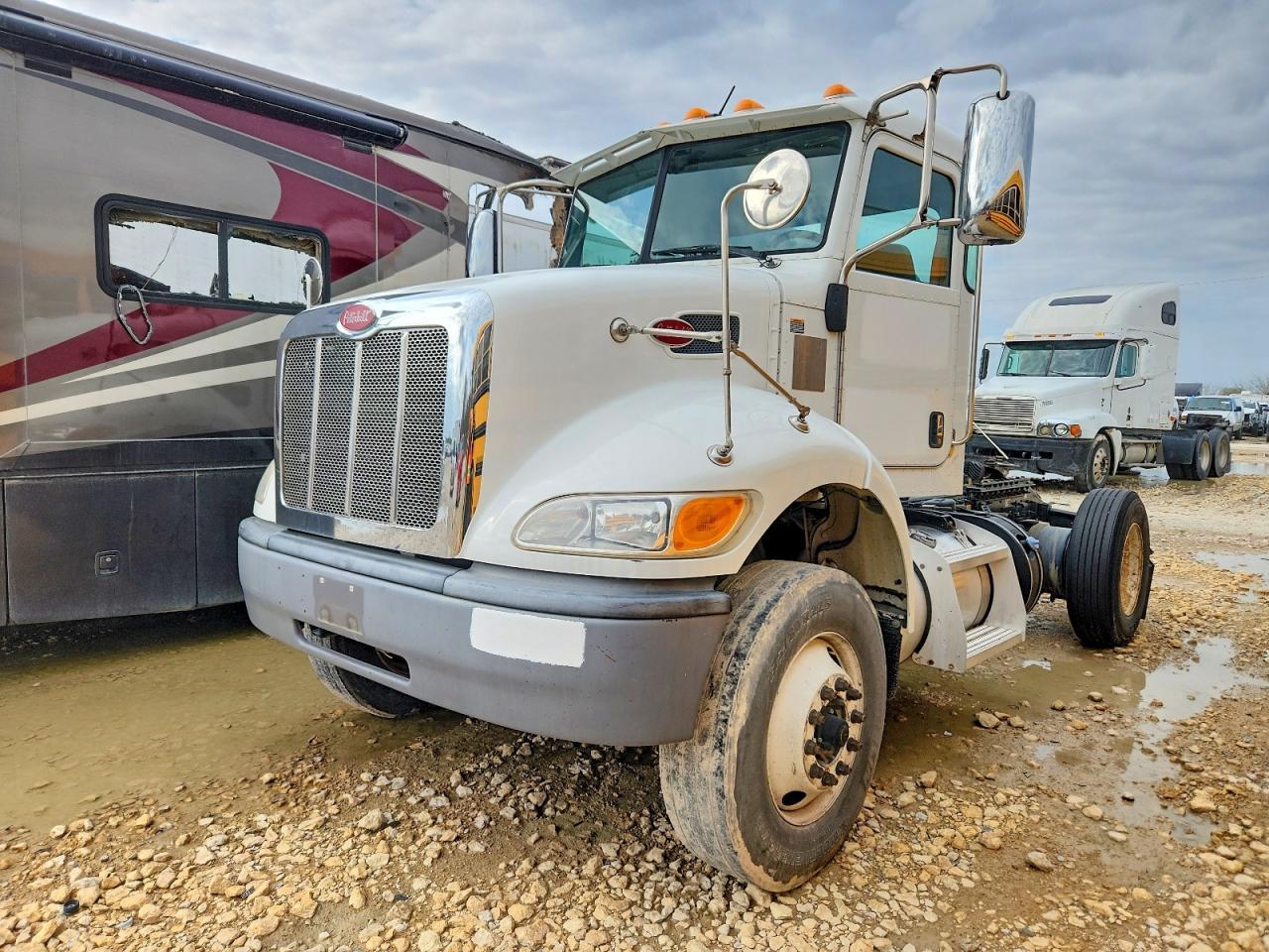 2018 Peterbilt 348 Semi Truck