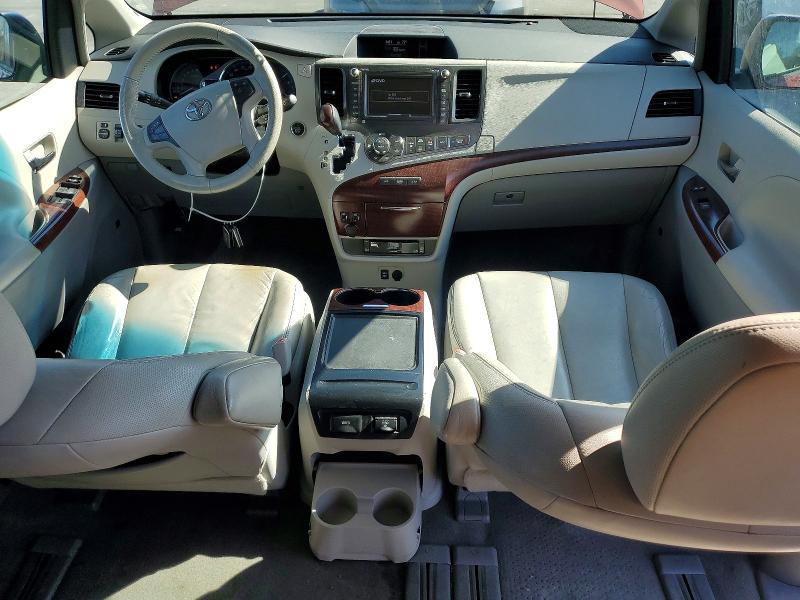 2012 Toyota Sienna xle 8-passenger
