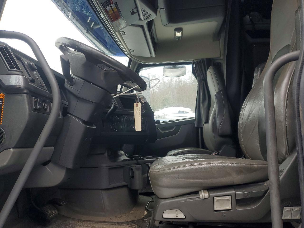 2020 Volvo VNL Semi Truck