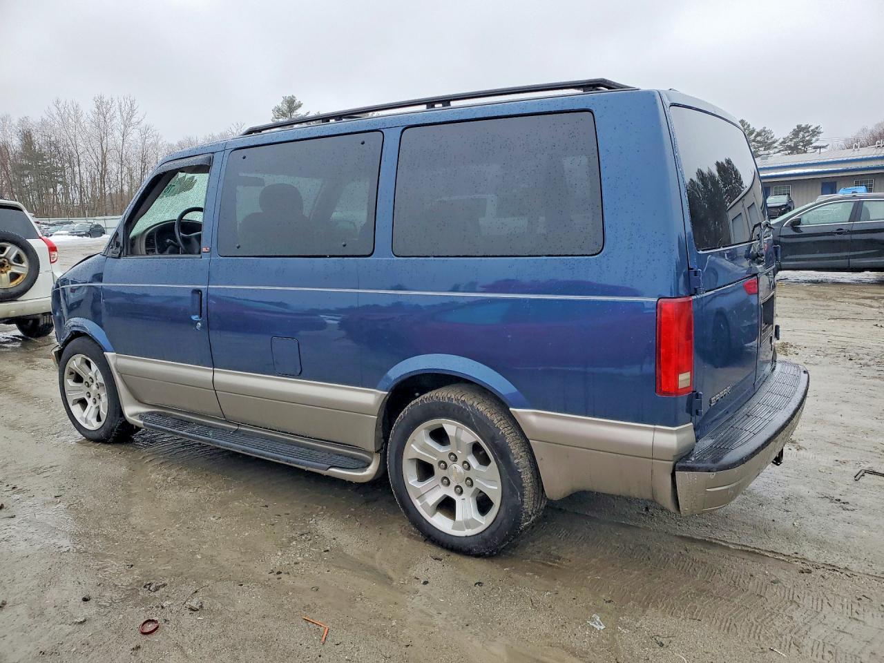 2005 GMC Safari xt