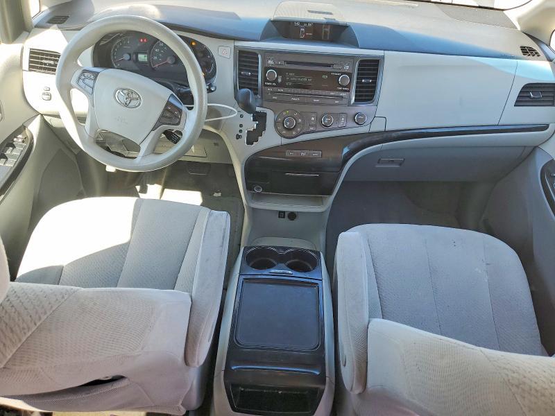 2012 Toyota Sienna le 8-passenger