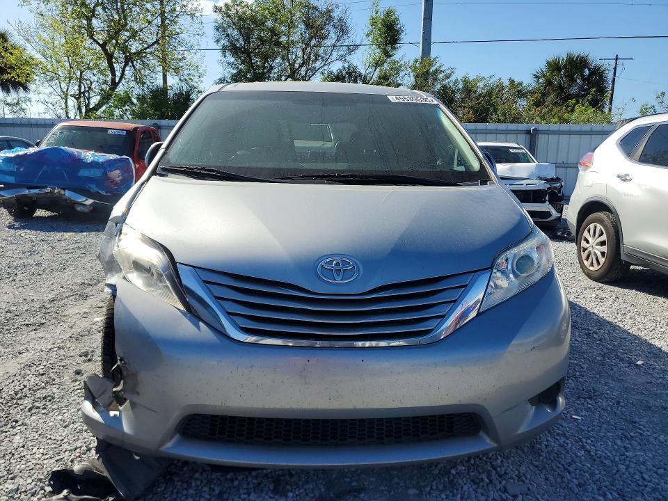 2016 Toyota Sienna le 8-passenger