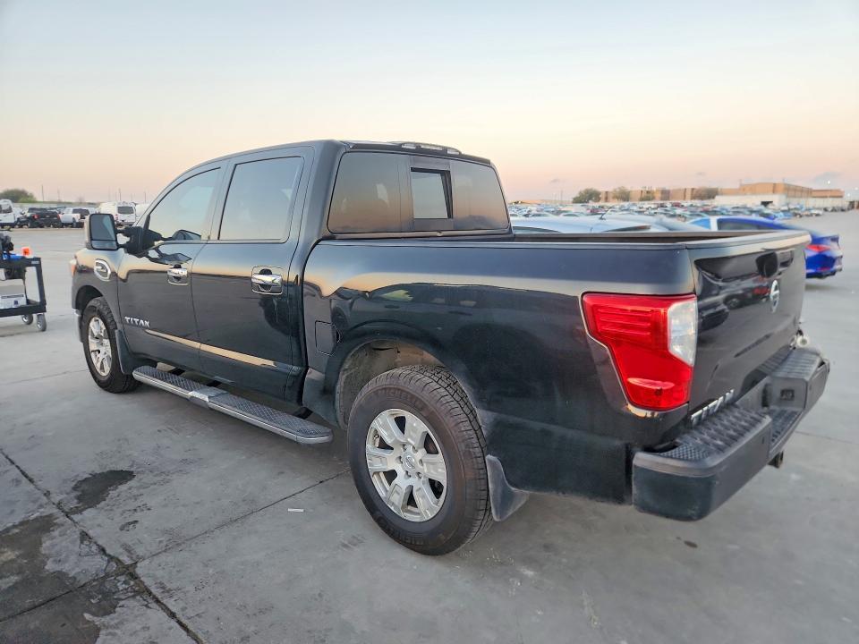 2017 Nissan Titan SV