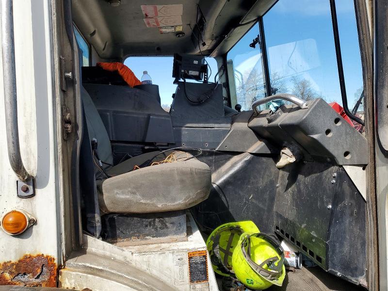 2011 Mack MRU613 Refuse Truck