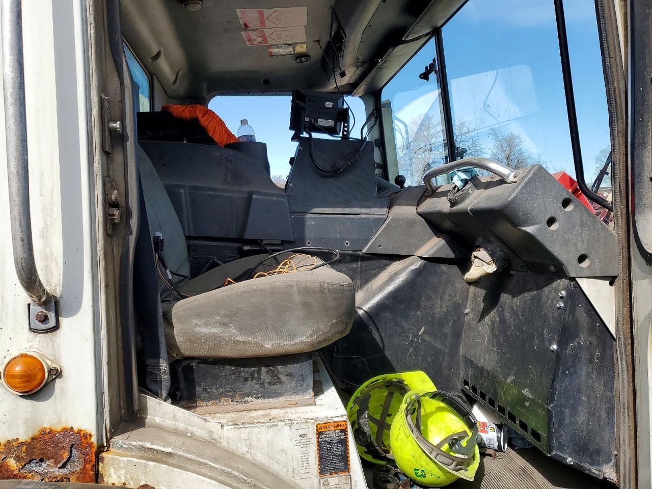 2011 Mack MRU613 Refuse Truck
