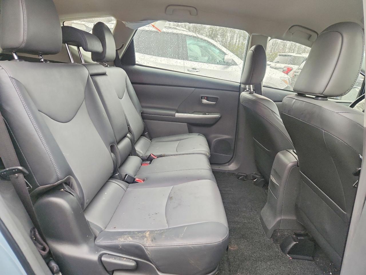 2014 Toyota Prius v Five