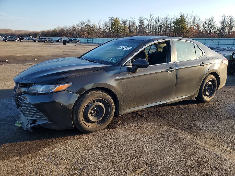 2019 Toyota Camry Hybrid le