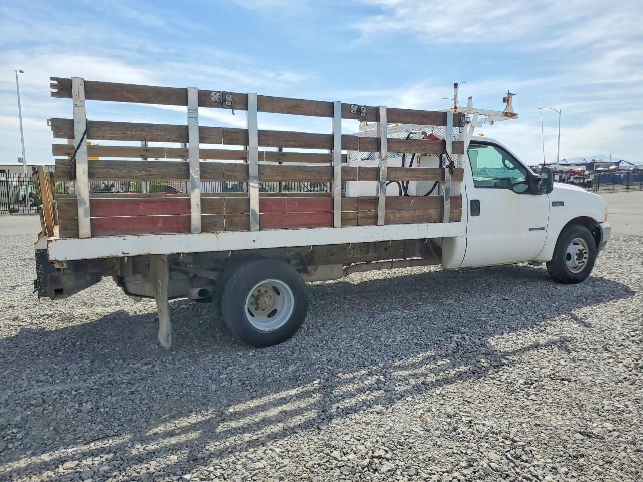 2002 Ford F350 Super Duty Flatbed Truck