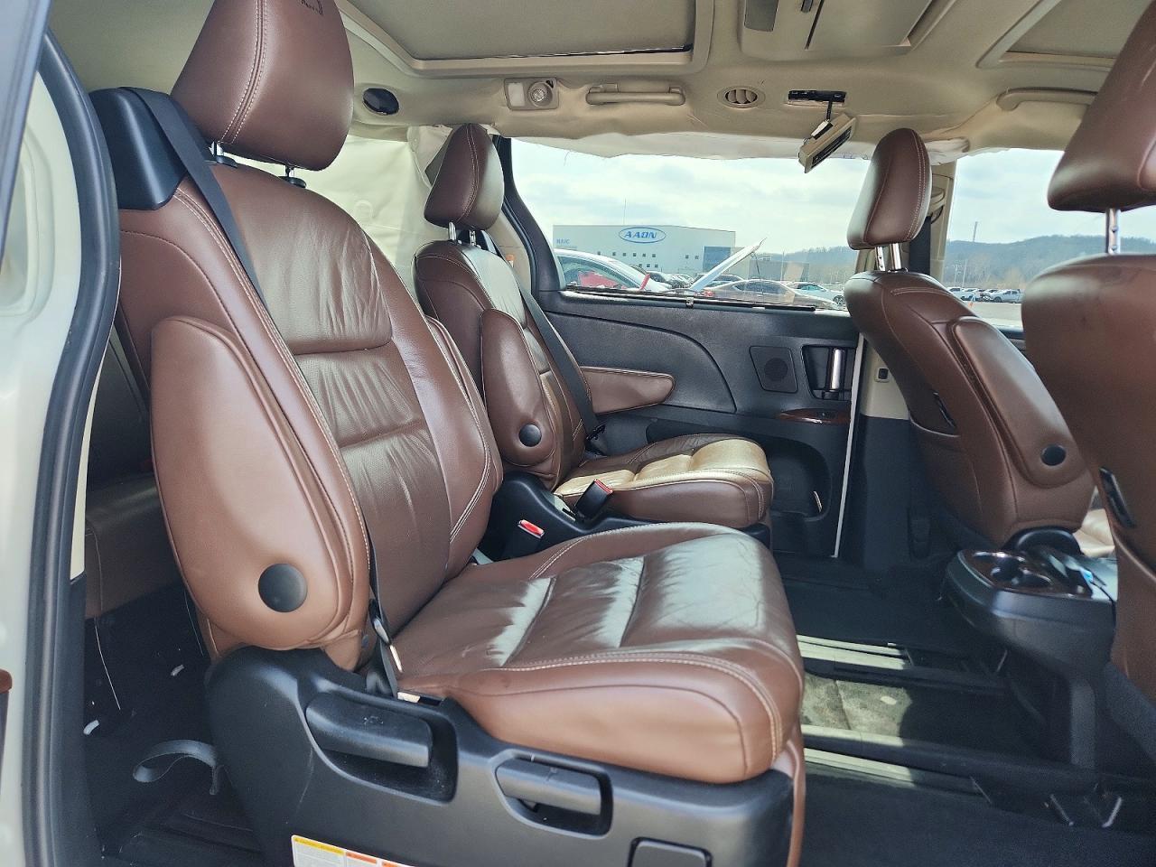 2015 Toyota Sienna Limited Premium 7-passenger