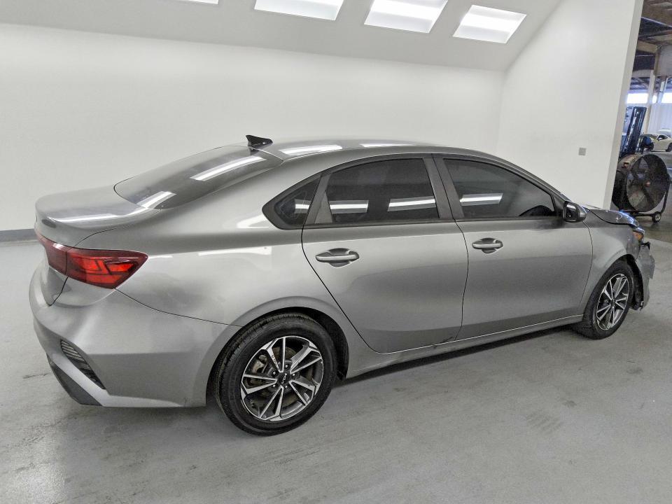 2022 KIA Forte lxs