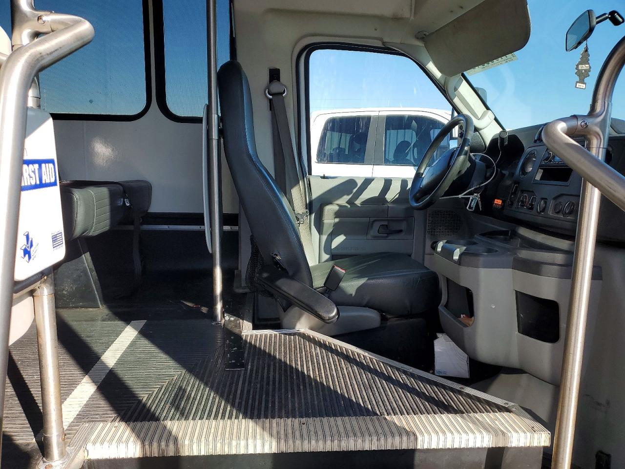 2019 Ford E350 Shuttle Bus