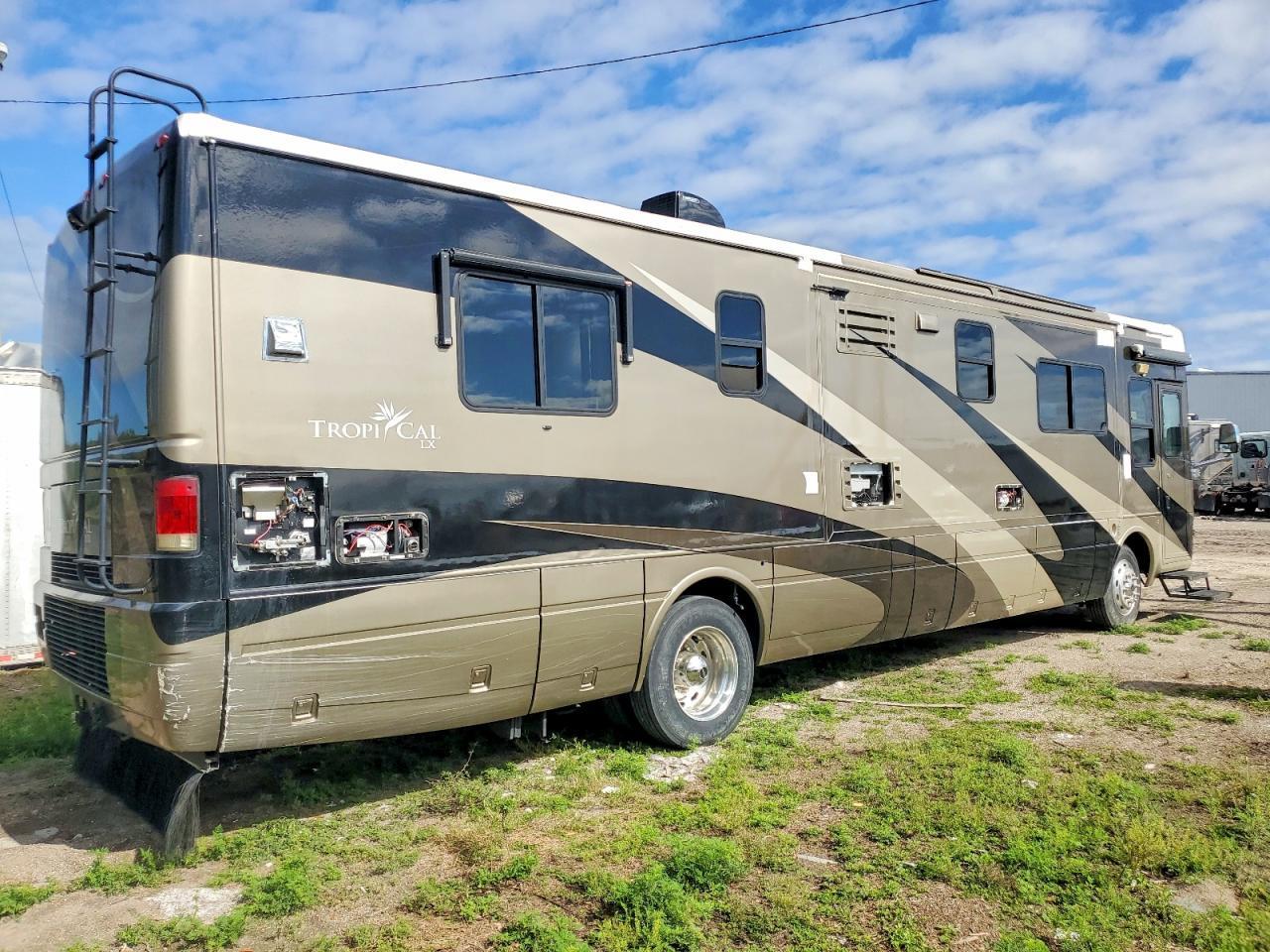 2005 Freigliner Chassis