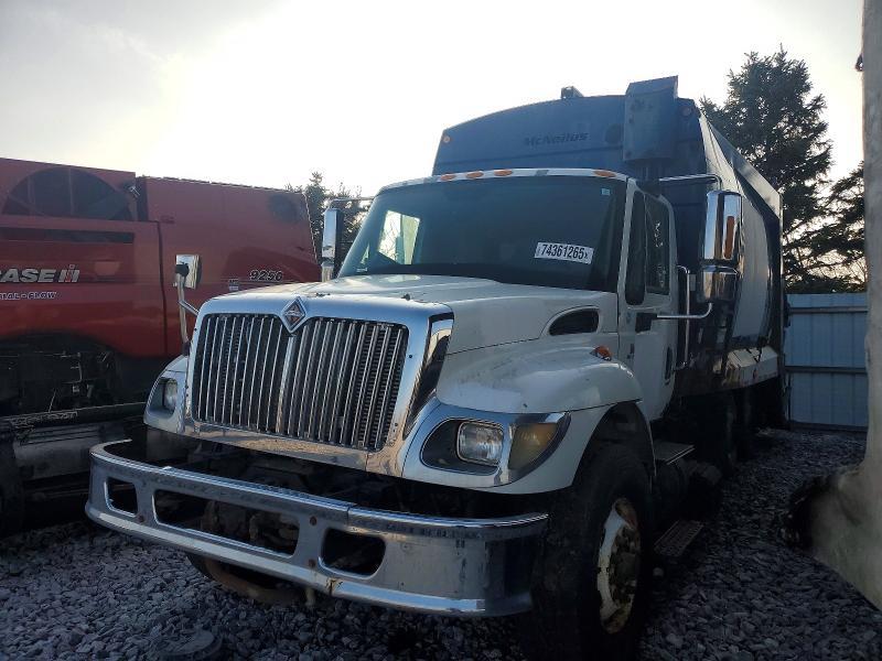 2005 International 7400 Refuse Truck