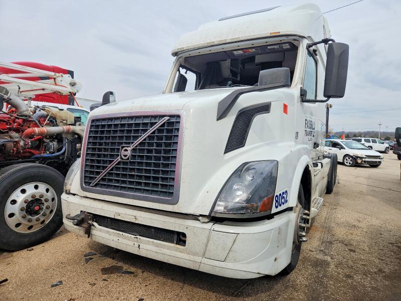 2016 Volv O VNL Semi Truck
