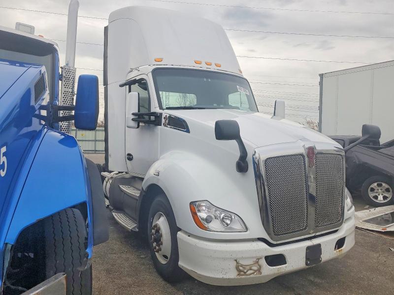 2017 Kenworth T680 Semi Truck