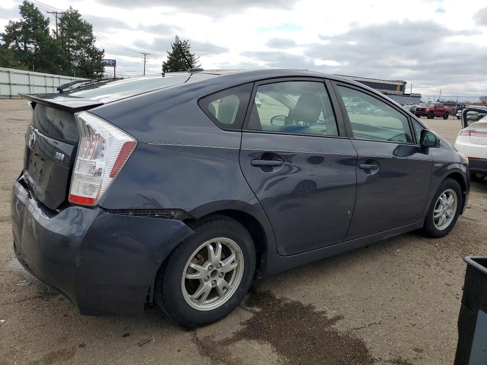 2010 Toyota Prius iii