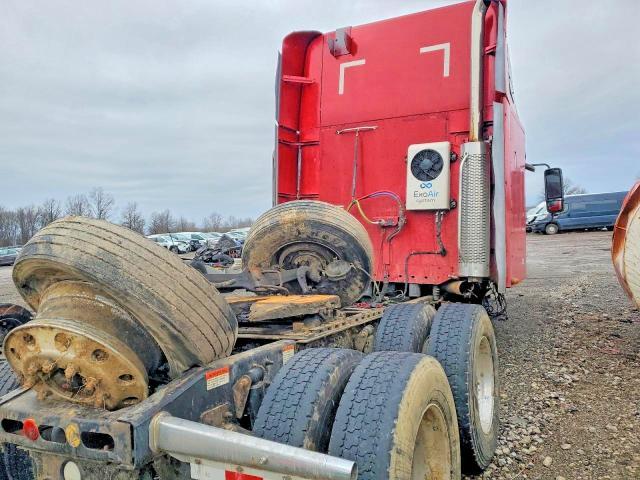 2005 Freigliner 2005 Freightliner CST120 Semi Truck