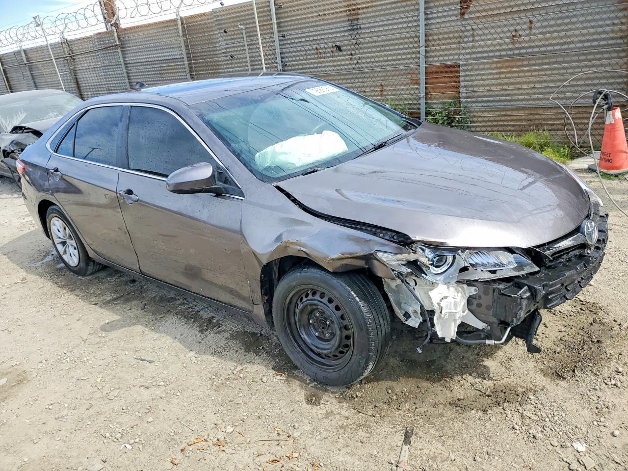 2015 Toyota Camry le