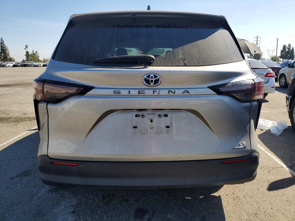 2024 Toyota Sienna le 8-passenger