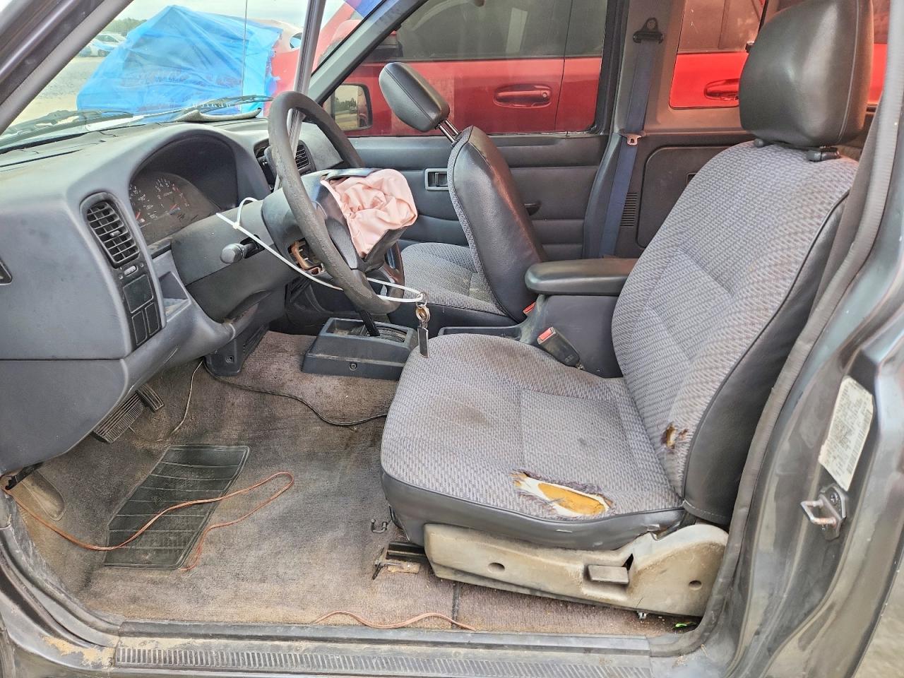 1996 Nissan Truck XE