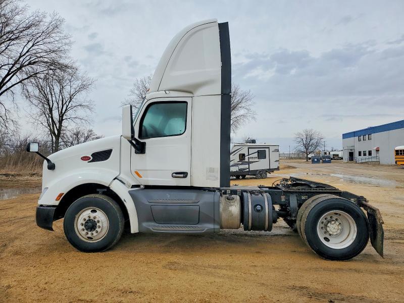 2017 Peterbilt 579 Semi Truck